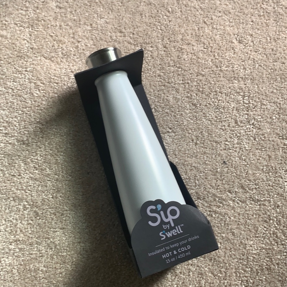 Swell water bottle